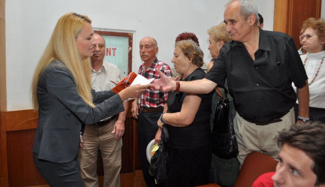 Maria Stavrositu a împărțit carnetele de partid noilor înscriși în PDL Constanța - mariastavrositu-1316180526.jpg