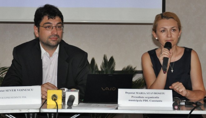 Dezbaterea noii Constituții începe la Constanța - mariastavrositusisevervoinescu-1308485568.jpg