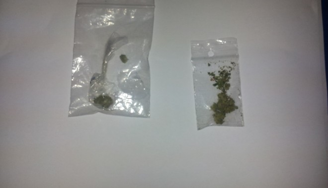 Marijuana strică prietenii - marijuana-1390396948.jpg