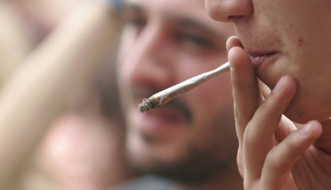 Băncile din America, încurajate să deschidă conturi dealerilor de marijuana - marijuana-1392561556.jpg