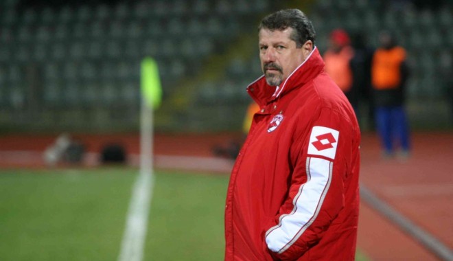 Fotbal / Ion Marin a fost înjurat ca la ușa cortului la revenirea la Constanța - marin-1336212987.jpg