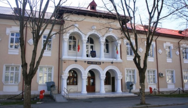 Prima dezbatere organizată în cadrul proiectului școlar-educațional 