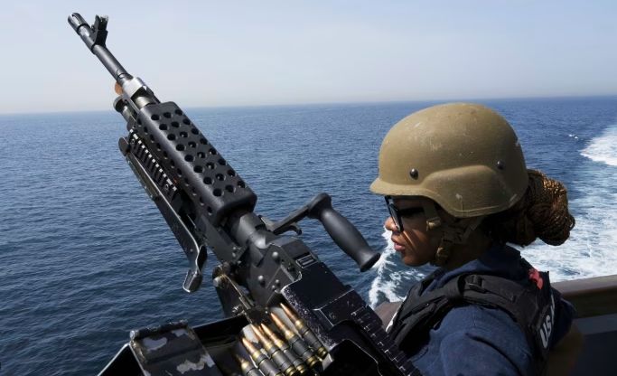 Marina americană ar putea escorta petrolierele prin strâmtoarea Ormuz - marina-1772620945.webp