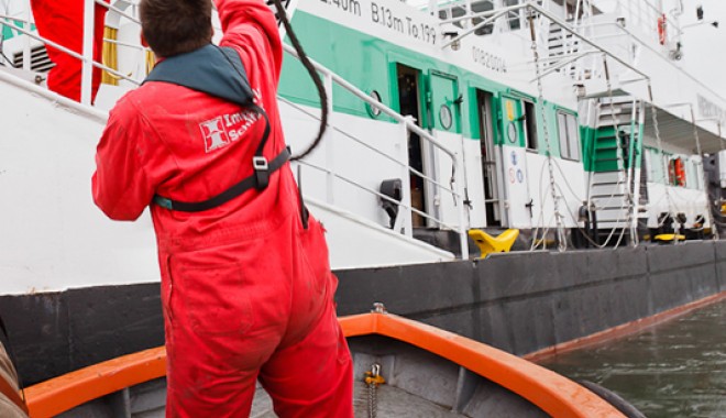 Alocațiile de hrană ale marinarilor și scafandrilor de la stat cresc cu 150% - marinari-1354906528.jpg