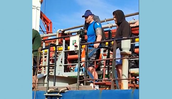 VIDEO. Marinarii ARSVOM au preluat bolnavii de pe două nave ucrainene - marinari-1655318345.jpg