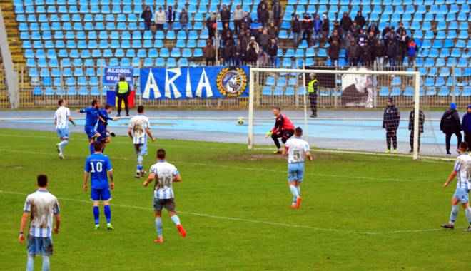 FC Farul joacă meciul cu SC Bacău în nocturnă - marinarii-1457977851.jpg