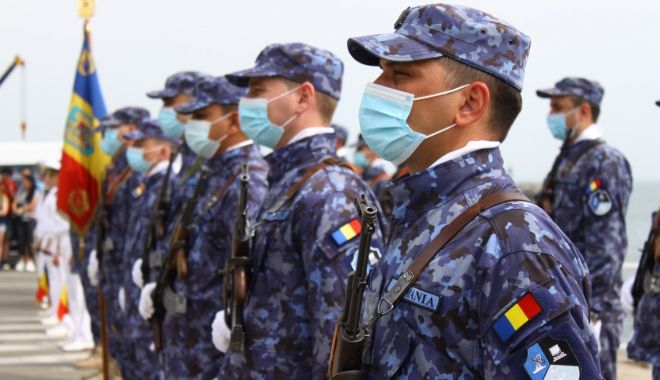 Marinarii militari își cinstesc eroii - marinarii-1628608765.jpg