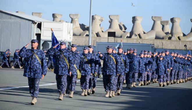 Marinarii militari îl cinstesc pe Eminescu, la Iași, la teiul din Parcul Copou - marinariimilitari-1547567232.jpg
