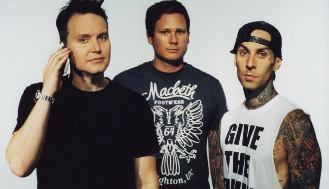 Basistul trupei Blink-182, Mark Hoppus, suferă de cancer - markhoppustravisbarkertomdelonge-1626616291.jpg