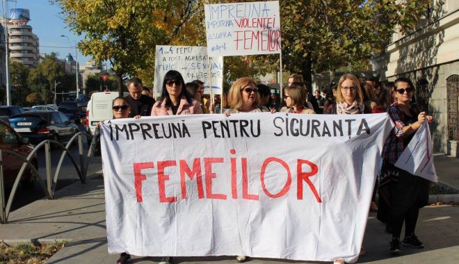 Mai multe femei au mărșăluit pe străzile din România împotriva violenței domestice și sexuale