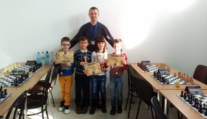 Cupa Mărțișorului la șah și-a desemnat câștigătorii - martisor-1457460840.jpg