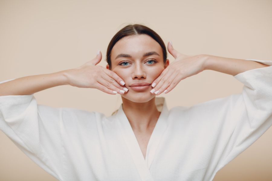 Ce trebuie să faceți după injectarea cu acid hialuronic în buze - masaj-1771331781.webp
