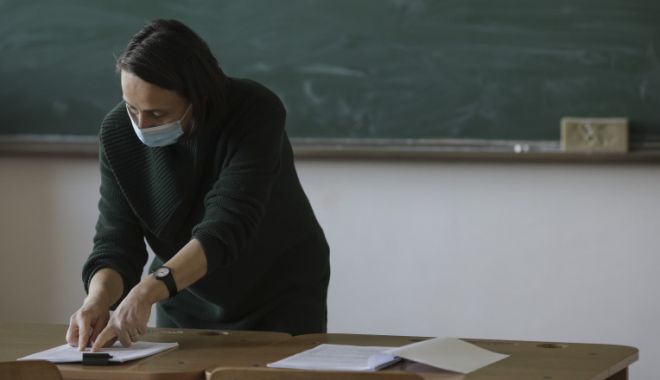 Ultima zi de școală pentru elevii claselor a XII-a. Prima probă a examenului de Bacalaureat, pe 28 iunie - masca-1622793227.jpg
