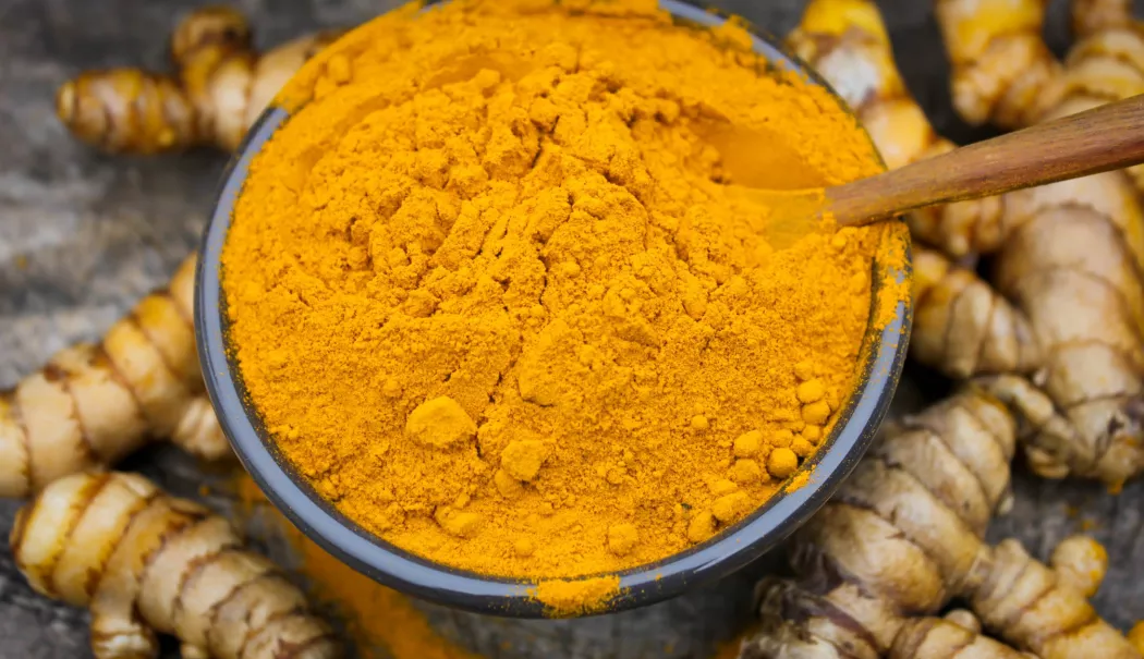 Măștile cu turmeric, secretul natural pentru un ten mai tânăr și luminos - masca-1770378331.webp