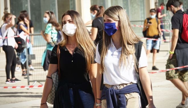 Universitățile decid pe cont propriu cum vor începe cursurile - masca3-1630487457.jpg