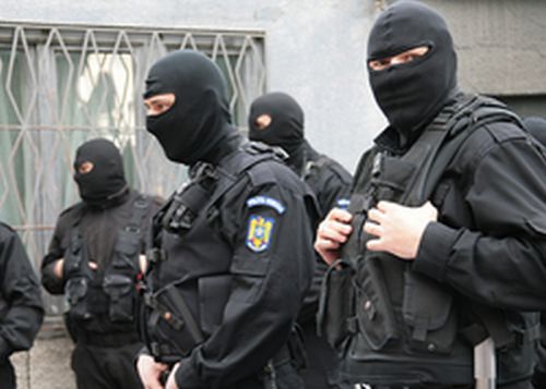 Descinderi la proxeneți - mascati-1323760717.jpg