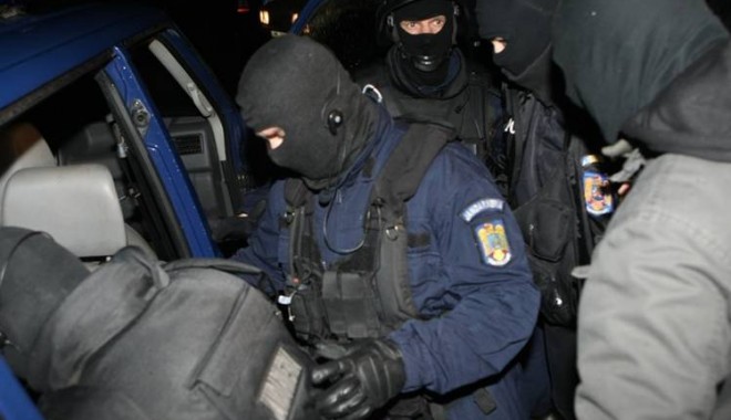 Intervenție cu MASCAȚI pentru prinderea unui ȘOFER BĂUT! - mascati037a1b95e80d-1398168459.jpg