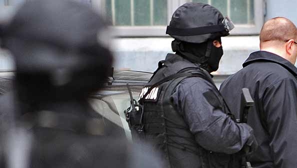 Rețea ilegală de interceptări, destructurată. Suspecții, foști studenți la Politehnică - mascati65227200-1361185528.jpg