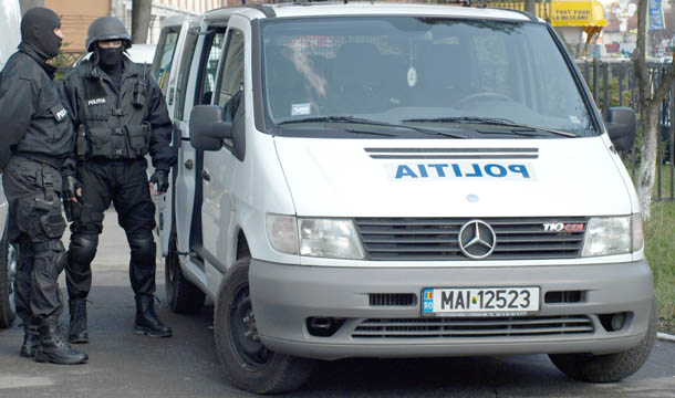 DIICOT cere arestarea unui fost jandarm din Constanța. Vezi de ce este acuzat - mascatiactiune-1333531655.jpg