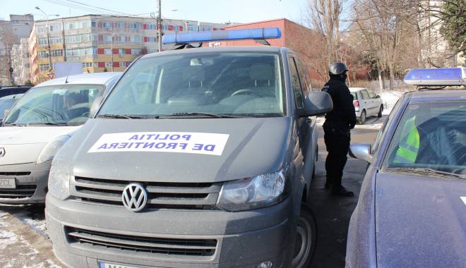 Jucării contrafăcute, confiscate în portul Constanța Sud Agigea - mascatipolitiadefrontiera-1417509975.jpg