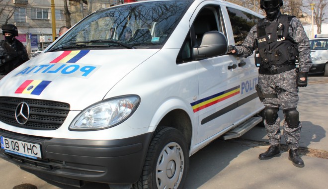 Percheziții ale mascaților la Eforie - mascatipolitiadias18-1352803299.jpg
