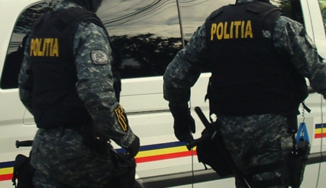 Doi minori, reținuți după ce au amenințat o tânără cu cuțitul - mascatipolitie1764x700-1484229187.jpg