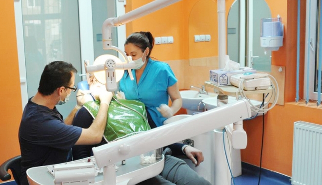 Dentiștii se plâng că n-au bani nici  de-o măsea. Pacienții, condamnați să scoată bani din buzunare - masele2-1507736009.jpg