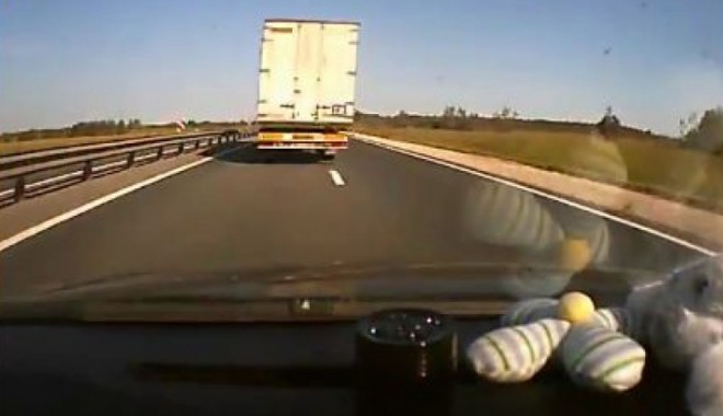 VIDEO/ Accident cumplit după ce cauciucul unui TIR a explodat. Șoferul a MURIT - masiantir93738200-1368196826.jpg