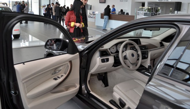 Constănțenii vor merge la București pentru o mașină nouă. Dealerii  auto locali își prevestesc sfârșitul - masina-1382367926.jpg