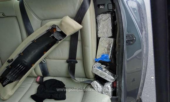 Captură importantă de heroină la granița cu România - masina-1521884217.jpg