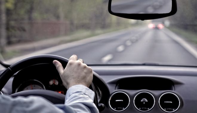 Tânăr şofer, prins la volan cu aproape 200 km/oră. A ieşit pozitiv la consumul de droguri!