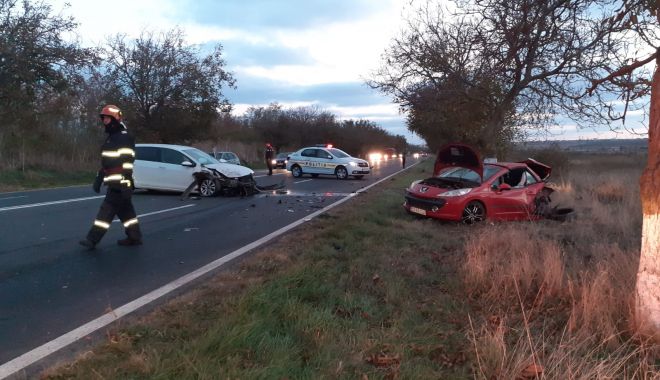 UPDATE. Accident între două mașini la ieșire din Mangalia spre Neptun - masina-1667834854.jpg