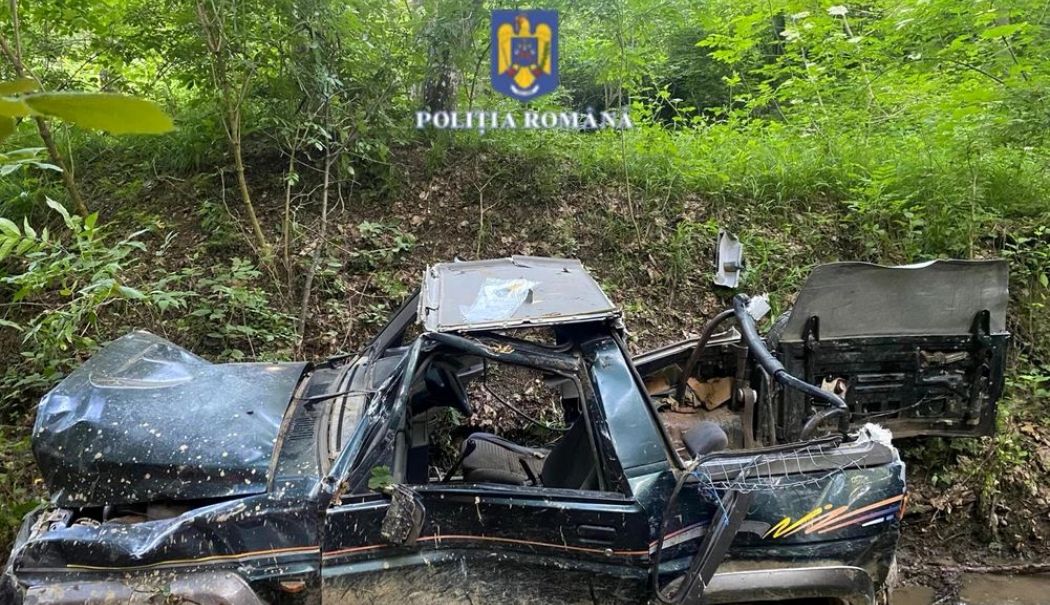 O mașină a căzut în gol, pe Transfăgărășan. Cum s-a întâmplat incidentul - masina-1750154555.jpg