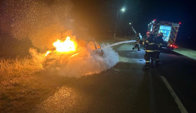 Zile de foc pentru salvatorii din Constanţa! Printre intervenţii: 24 de incendii şi opt accidente rutiere! - masina-in-flacari-1706602708.jpg
