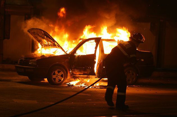 Provocările online fac victime. Minor de 15 ani, arestat preventiv pentru incendierea unei mașini