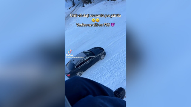 Șofer filmat cum urcă cu un BMW pe pârtie. "Unii vă dați cu sania, vericu se dă cu F10"
