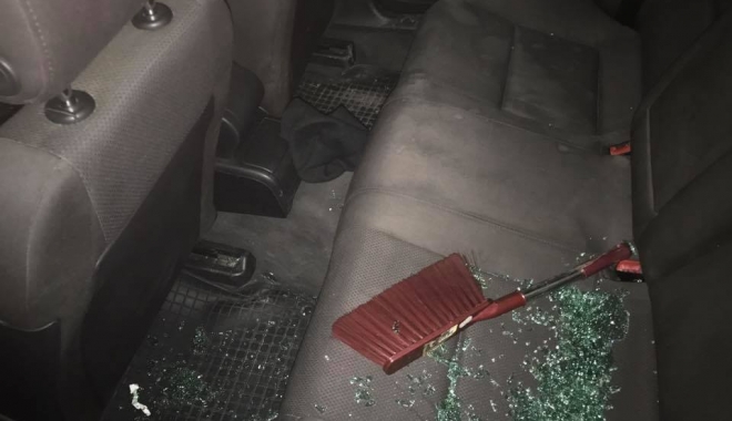 Mașină spartă în zona Tomis Mall. O cameră montată în autoturism a surprins furtul - masina1-1486380363.jpg