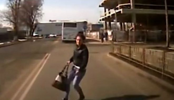 SCENE ÎNFIORĂTOARE! Cum a încercat o tânără să obțină bani de la un șofer care circula regulamentar - masina1-1523783612.jpg