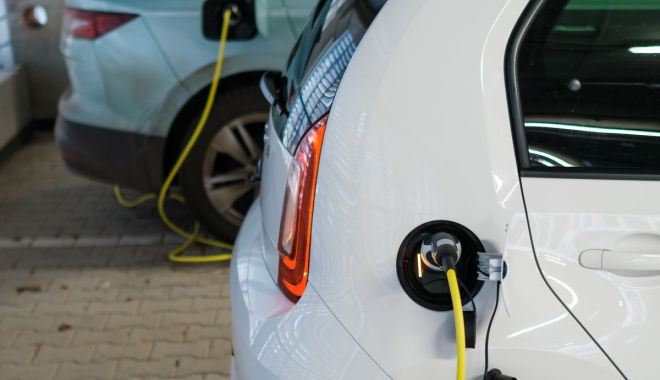 Românii au prins gustul mașinilor electrice. Creștere a vânzărilor în primele trei luni din 2022
