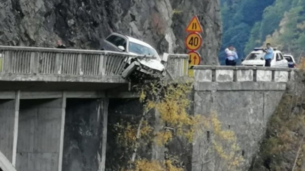 Mister elucidat în cazul accidentului bizar de pe Transfăgărășan! - masina13801500-1569919884.jpg