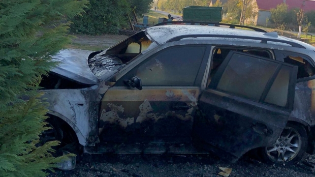 RĂZBUNARE CRUNTĂ! Mașina unui șef de Poliție a fost incendiată - masina328736500-1571121943.jpg