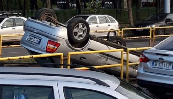 Accident rutier, cu trei mașini implicate. Un Opel s-a răsturnat! - masina67122000-1563955073.jpg