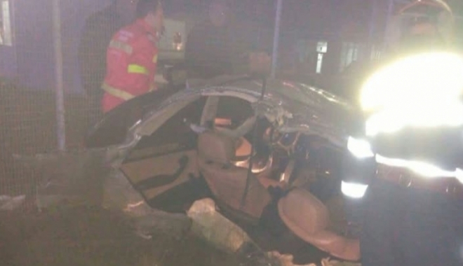 ACCIDENT MORTAL! UN OM ȘI-A PIERDUT VIAȚA, DUPĂ CE O MAȘINĂ S-A RUPT ÎN DOUĂ - masina90071000-1511602843.jpg