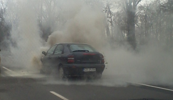 Ambasada SUA la București confirmă că mașina unui angajat a luat foc în trafic - masinaarde79012000-1362993709.jpg