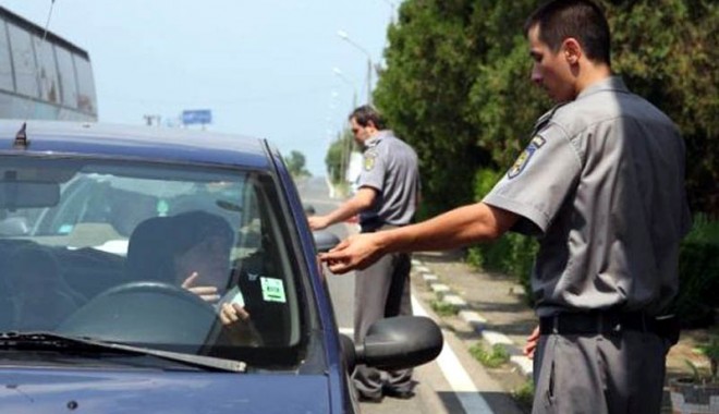 Mașină cu acte false, oprită la graniță - masinacuactefalsegranita-1397060964.jpg