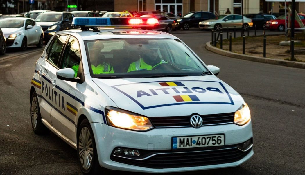 O fetiță de 9 ani a pus pe jar Poliția după ce a sunat la 112 și a comandat o pizza. Ce amendă au primit părinții