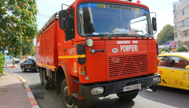 Pompierii în ALERTĂ / Miros puternic de gaze într-un bloc din Constanța - masinadepompieri3-1414423699.jpg
