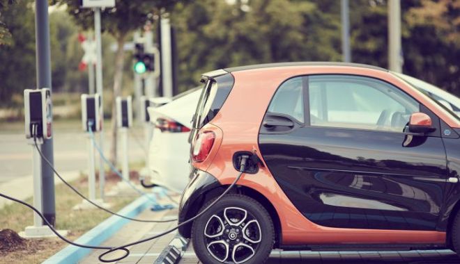 Vânzările de autoturisme “verzi” au crescut spectaculos în primul trimestru al anului - masinaelectricahibrida-1681827959.jpg