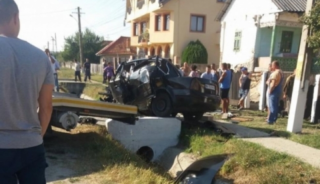 Cântăreață de muzică populară, MOARTĂ într-un accident rutier. Avea doar 33 de ani - masinagj29995100-1504337340.jpg
