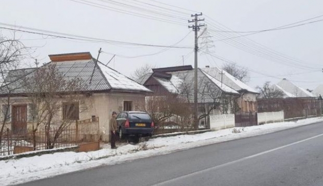IMAGINEA ZILEI / S-au trezit cu mașina...în casă - masinaincasa2-1483529666.jpg